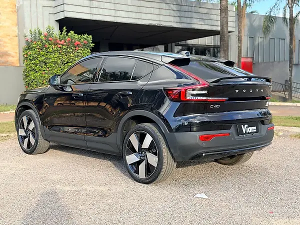 Volvo EX40 - Imagem 8