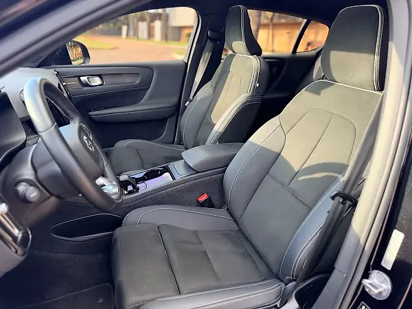 Volvo EX40 - Imagem 11
