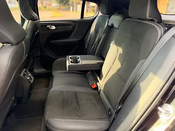 Volvo EX40 - Imagem 12