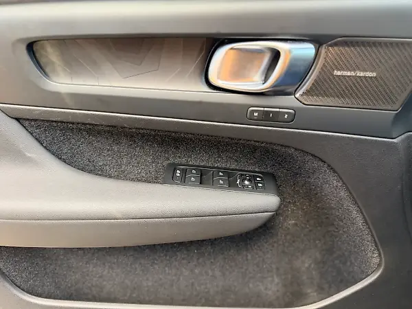 Volvo EX40 - Imagem 10