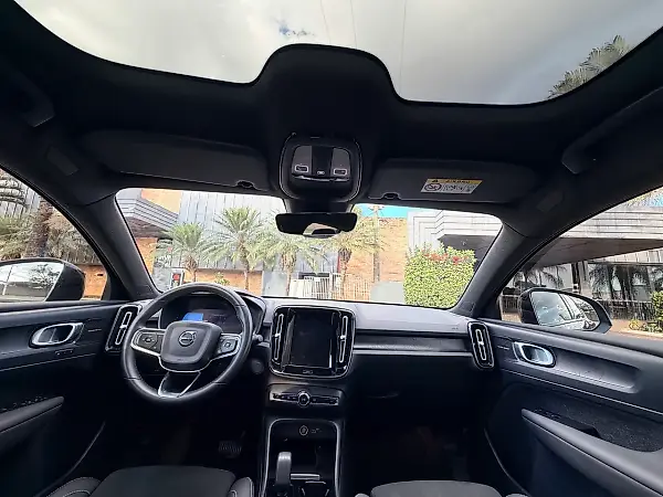 Volvo EX40 - Imagem 14