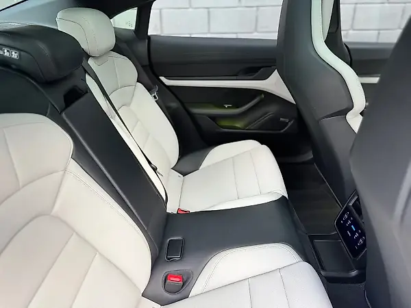 Porsche Taycan - Imagem 10
