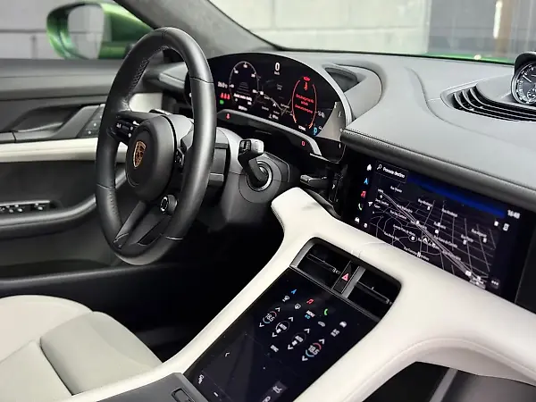 Porsche Taycan - Imagem 14