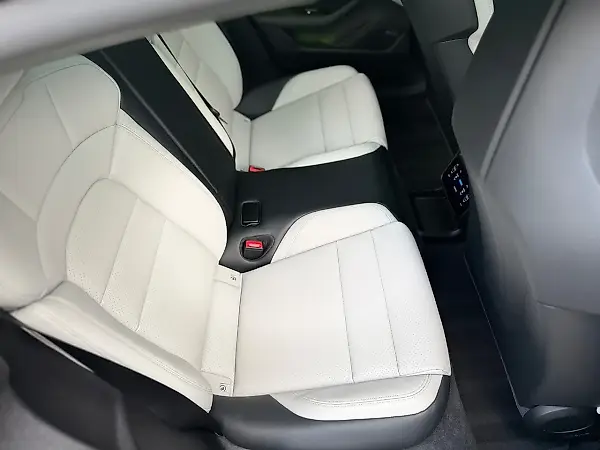 Porsche Taycan - Imagem 12
