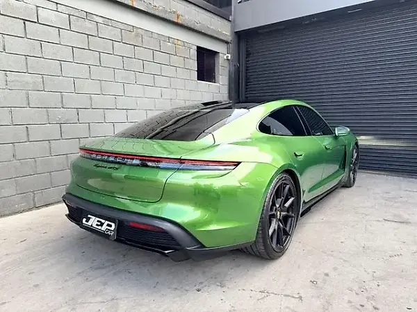 Porsche Taycan - Imagem 17