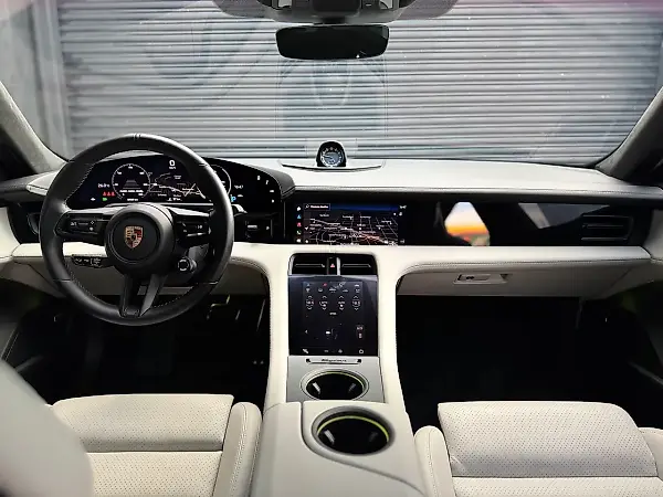 Porsche Taycan - Imagem 15