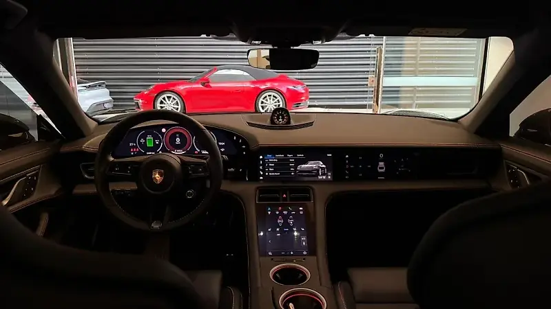 Porsche Taycan - Imagem 6