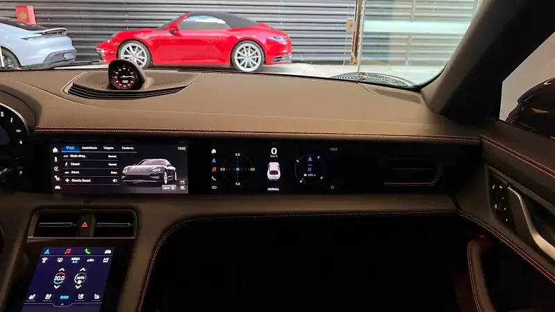 Porsche Taycan - Imagem 12