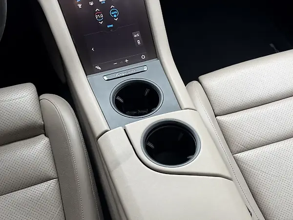 Porsche Taycan - Imagem 8