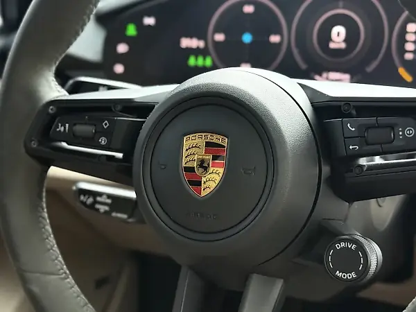 Porsche Taycan - Imagem 15
