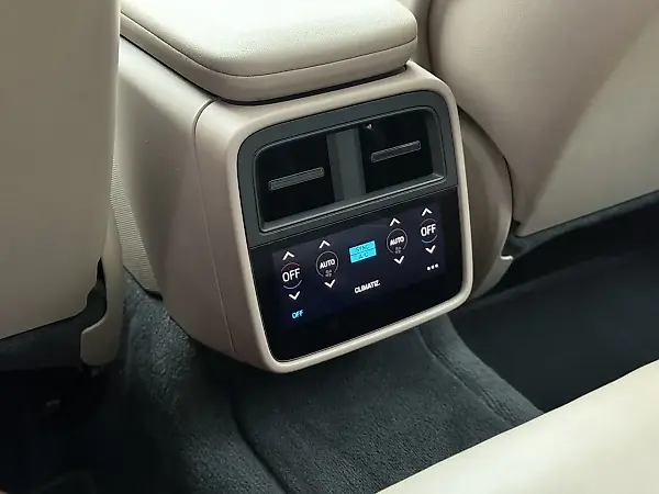 Porsche Taycan - Imagem 17