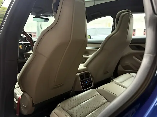 Porsche Taycan - Imagem 18