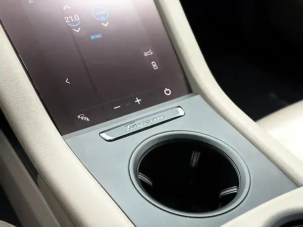 Porsche Taycan - Imagem 20