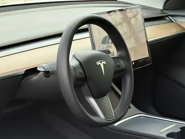 Tesla Model 3 - Imagem 8