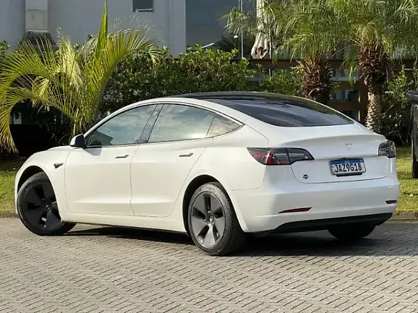 Tesla Model 3 - Imagem 12