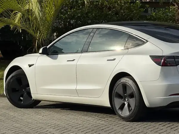Tesla Model 3 - Imagem 10