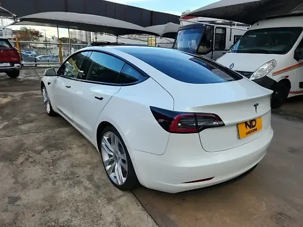 Tesla Model 3 - Imagem 8
