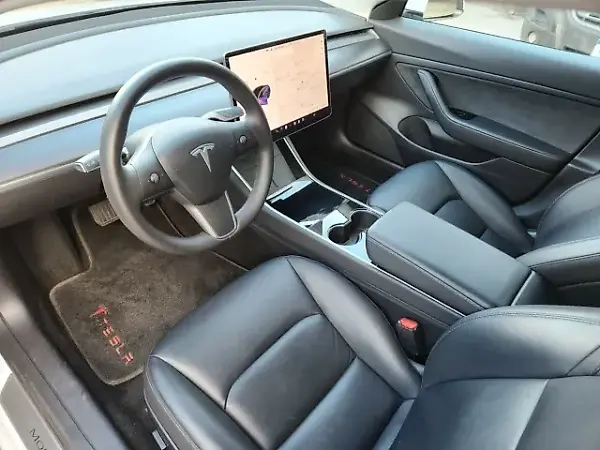 Tesla Model 3 - Imagem 11