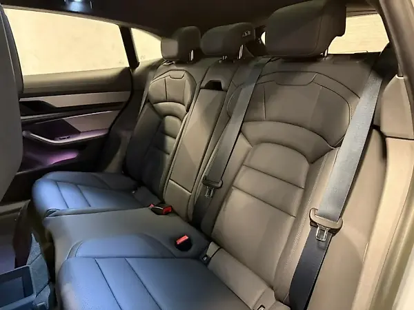 Porsche Taycan - Imagem 16