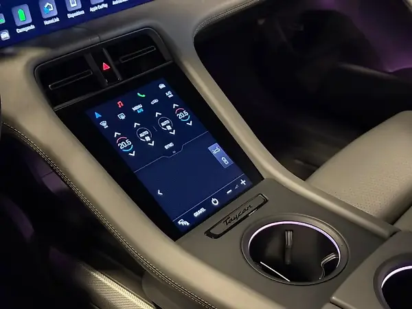 Porsche Taycan - Imagem 14