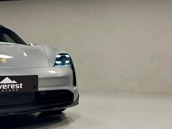 Porsche Taycan - Imagem 18