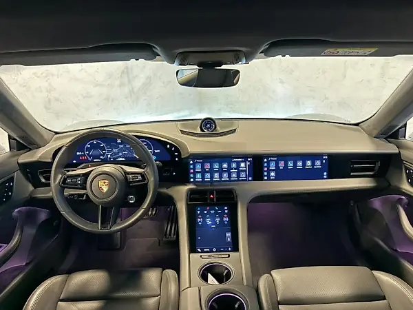 Porsche Taycan - Imagem 17