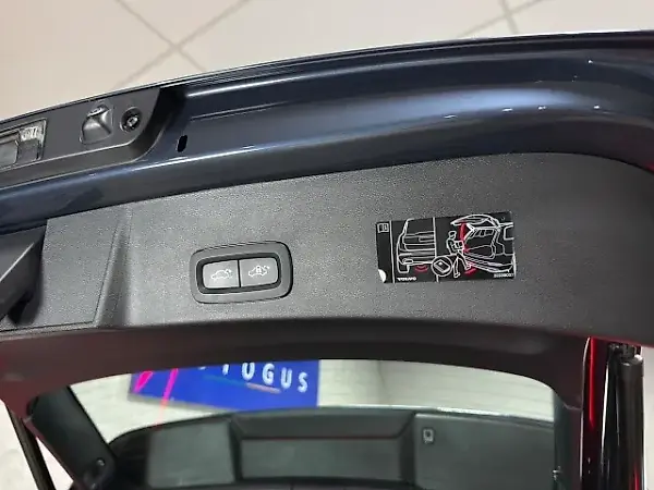 Volvo XC40 Recharge Plug-in Hybrid - Imagem 11