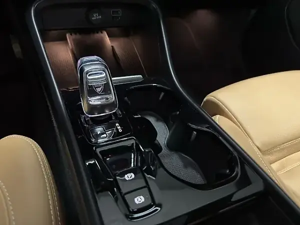 Volvo XC40 Recharge Plug-in Hybrid - Imagem 16