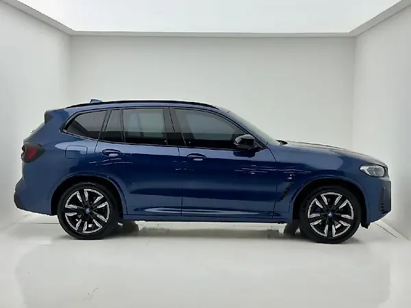 BMW IX3 - Imagem 2