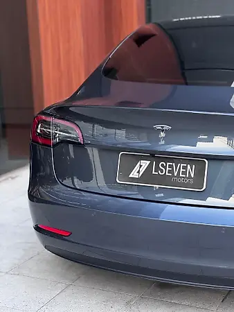 Tesla Model 3 - Imagem 18