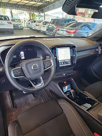 Volvo XC40 Recharge - Imagem 2