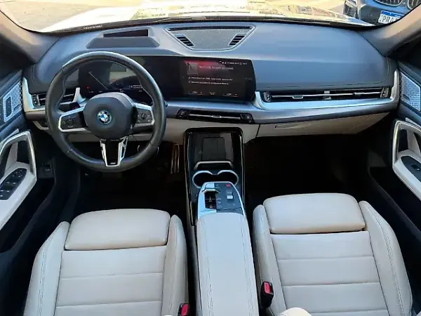 BMW IX1 - Imagem 13