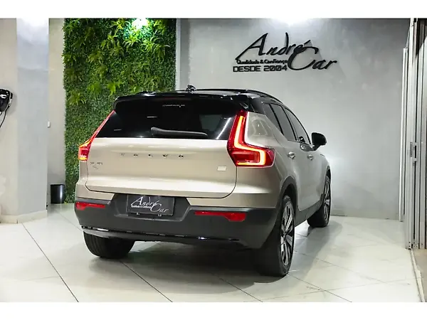 Volvo XC40 Recharge - Imagem 6
