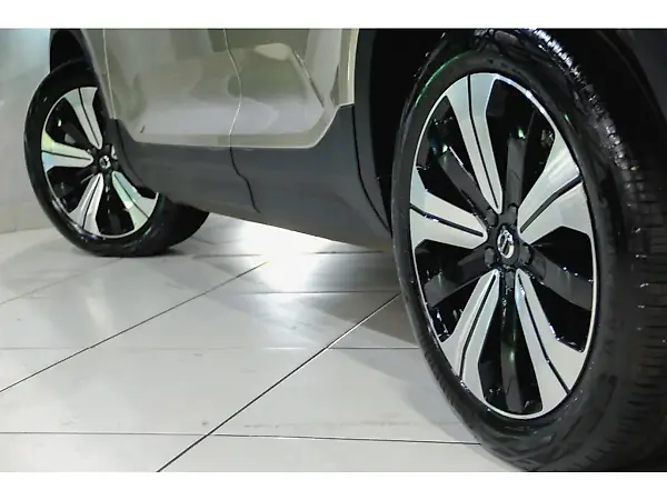 Volvo XC40 Recharge - Imagem 9