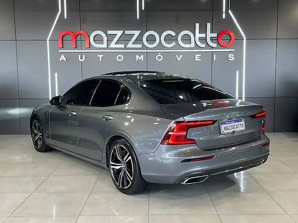 Volvo S60 T6 Plug-in Hybrid - Imagem 7