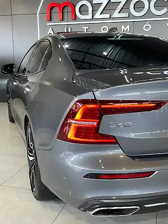 Volvo S60 T6 Plug-in Hybrid - Imagem 8