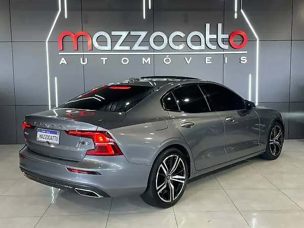Volvo S60 T6 Plug-in Hybrid - Imagem 10