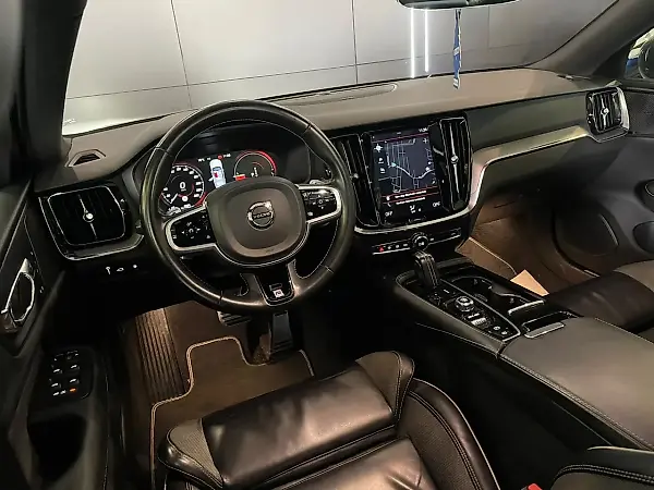 Volvo S60 T6 Plug-in Hybrid - Imagem 12