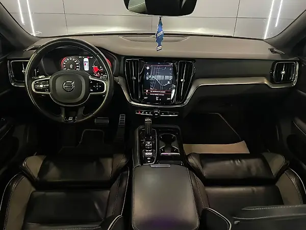 Volvo S60 T6 Plug-in Hybrid - Imagem 11