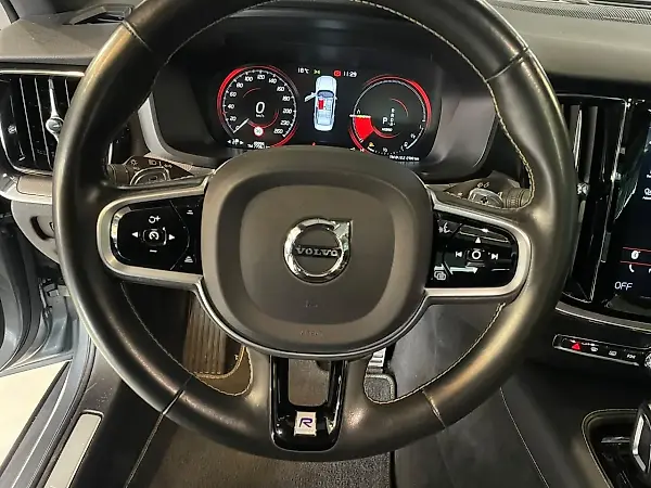 Volvo S60 T6 Plug-in Hybrid - Imagem 14
