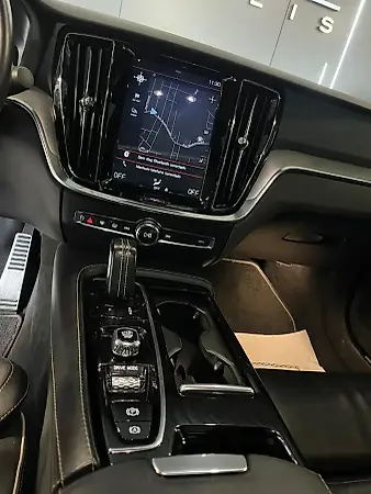 Volvo S60 T6 Plug-in Hybrid - Imagem 15