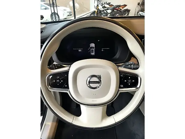 Volvo Xc60 Plug-in Hybrid - Imagem 3