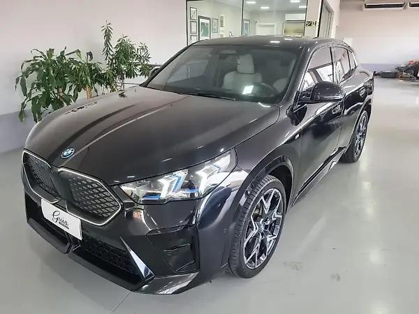 BMW IX2 - Imagem 1