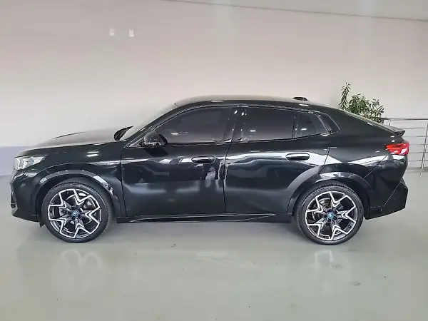 BMW IX2 - Imagem 11