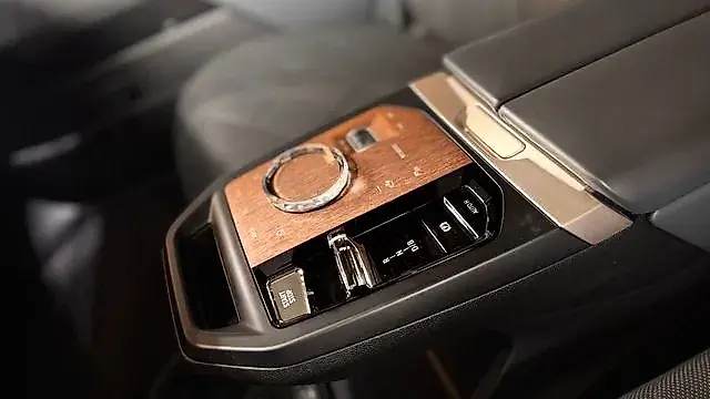 BMW Ix - Imagem 16