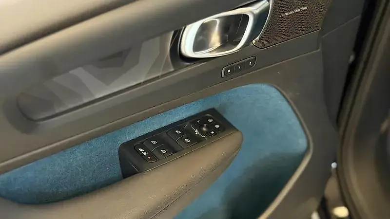 Volvo XC40 Recharge - Imagem 13