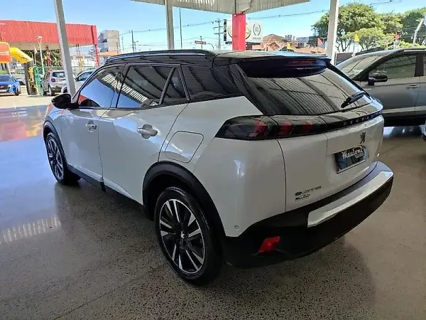 Peugeot E-2008 - Imagem 4