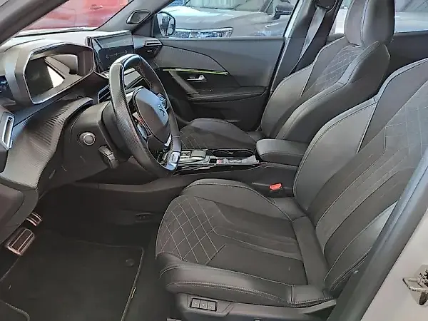 Peugeot E-2008 - Imagem 12