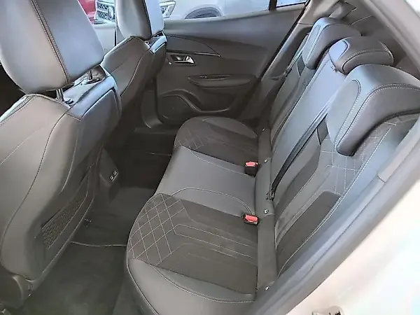 Peugeot E-2008 - Imagem 13