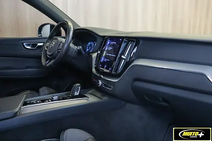 Volvo S60 T6 Plug-in Hybrid - Imagem 15